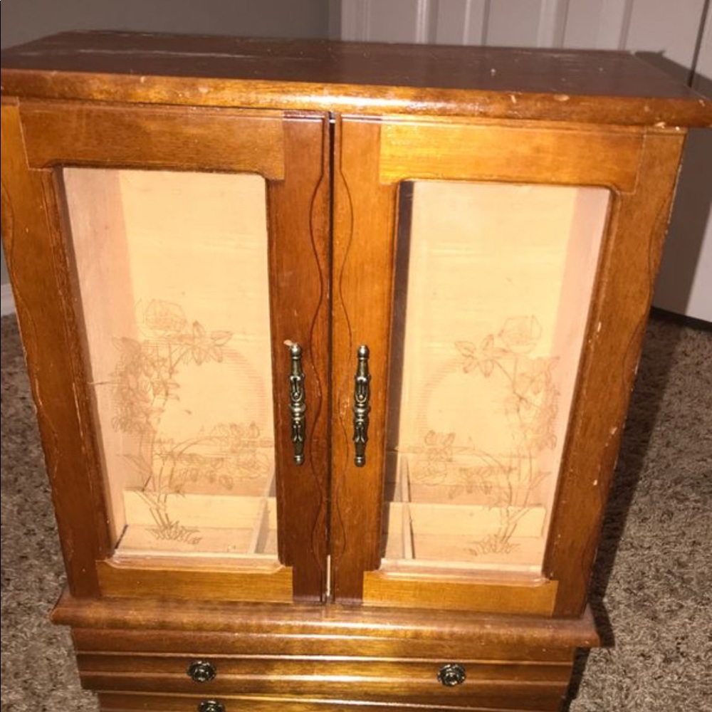 Jewelry box